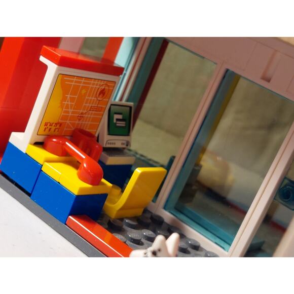 FIRE STATION & 3Vehicles LEGO CITY Set #60004 100% COMPLETE + ALL 5 Instructions - Picture 9 of 16